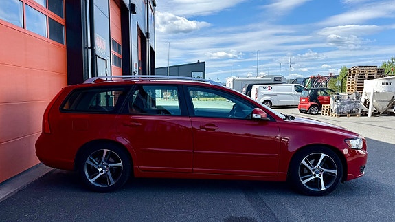Volvo V50 4 of 17