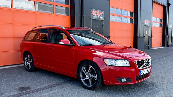 Volvo V50 2 of 17