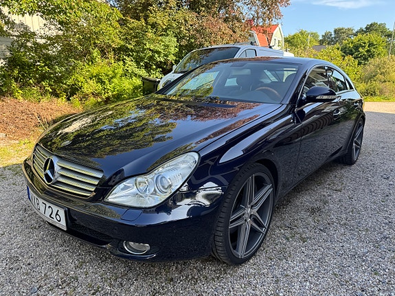 Mercedes-Benz CLS500 4 of 5
