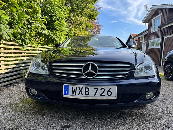 Mercedes-Benz CLS500 2 of 5