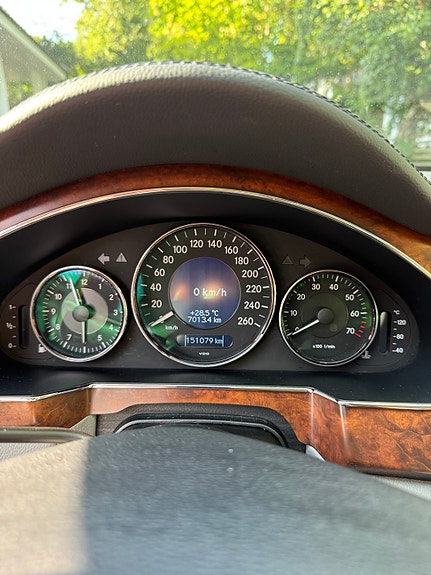 Mercedes-Benz CLS500 6 of 7
