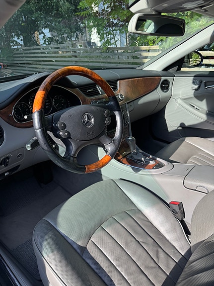 Mercedes-Benz CLS500 5 of 5