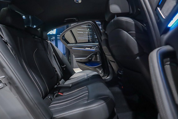BMW 530e 13 of 13