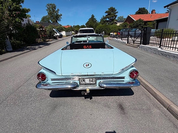Buick Invicta 8 of 26