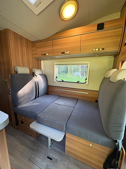 Weinsberg CaraHome med 5 registrerande åkande platser & 6 sovplatser med våningssäng bak! 5 of 5