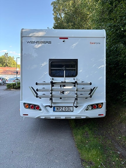 Weinsberg CaraHome med 5 registrerande åkande platser & 6 sovplatser med våningssäng bak! 2 of 5