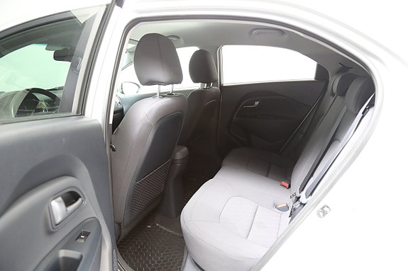 Kia Rio 21 of 23