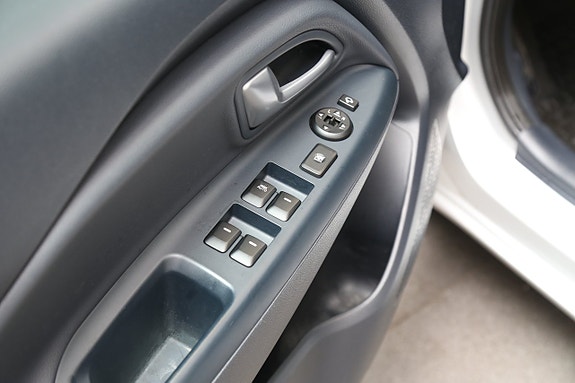 Kia Rio 9 of 23