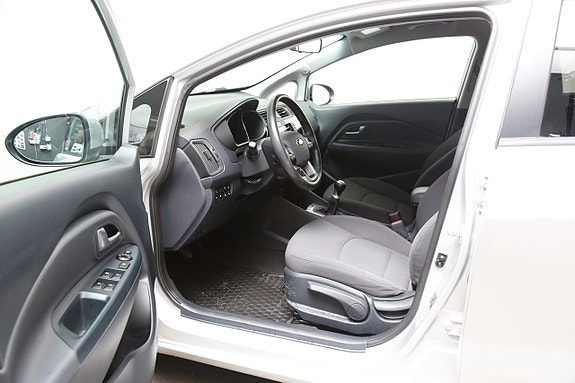 Kia Rio 8 of 23