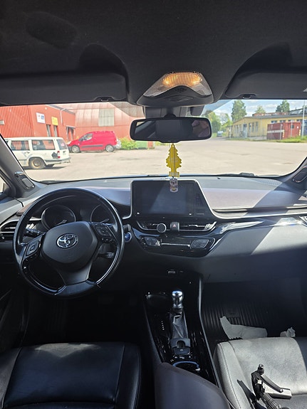 Toyota C-HR 5 of 5