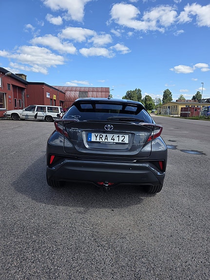 Toyota C-HR 6 of 10
