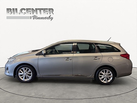 Toyota Auris 3 of 5
