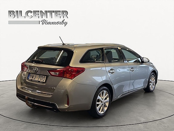 Toyota Auris 5 of 5