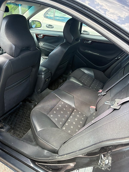 Volvo S60 4 of 5