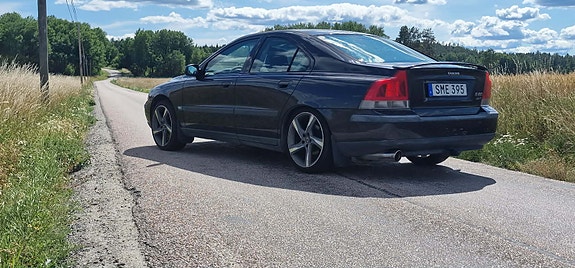 Volvo S60 2 of 5