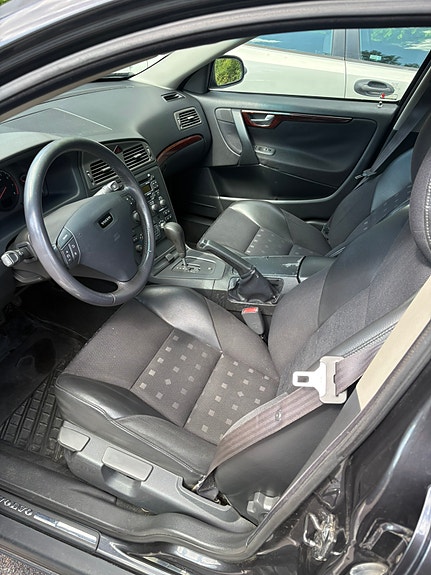 Volvo S60 3 of 5