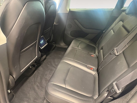Tesla Model Y 10 of 24