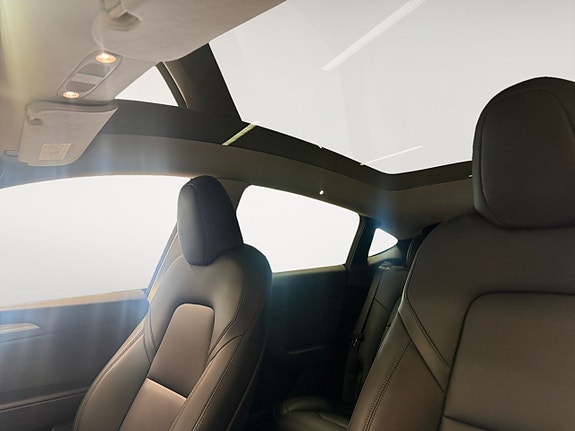 Tesla Model Y 12 of 24