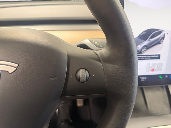 Tesla Model Y 21 of 24