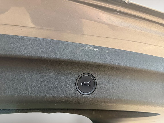 Tesla Model Y 15 of 24