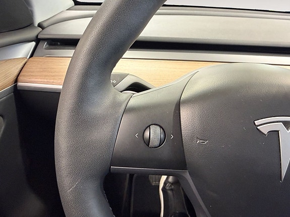 Tesla Model Y 20 of 24