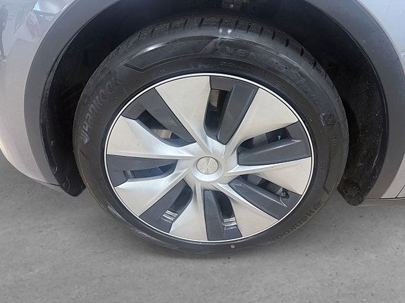 Tesla Model Y 24 of 24