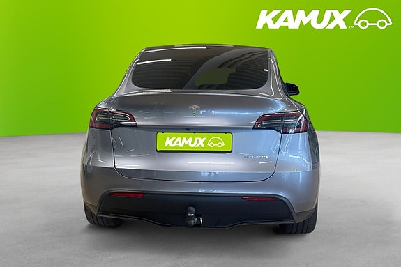 Tesla Model Y 5 of 5