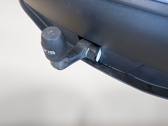 Tesla Model Y 13 of 24