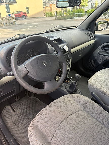 Renault Clio 6 of 7