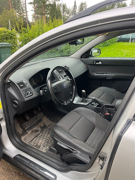 Volvo V50 4 of 5