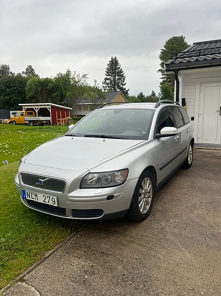Volvo V50 3 of 5