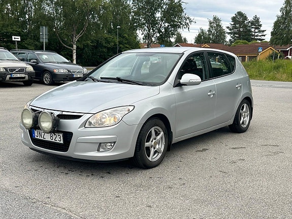 Hyundai i30 2 of 5
