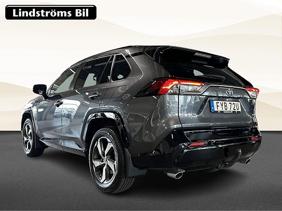 Toyota RAV4 Plug-in Hybrid 4 of 5