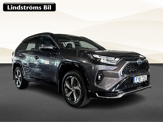 Toyota RAV4 Plug-in Hybrid 3 of 5