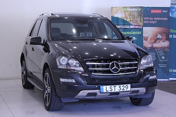 Mercedes-Benz ML350 4 of 5