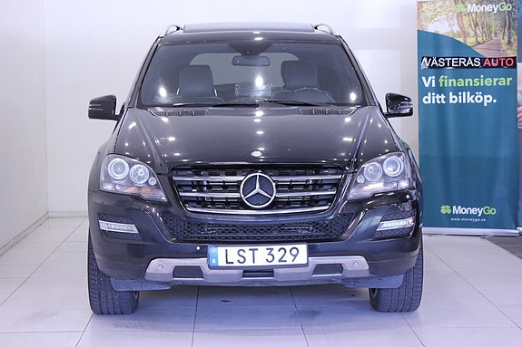 Mercedes-Benz ML350 3 of 5
