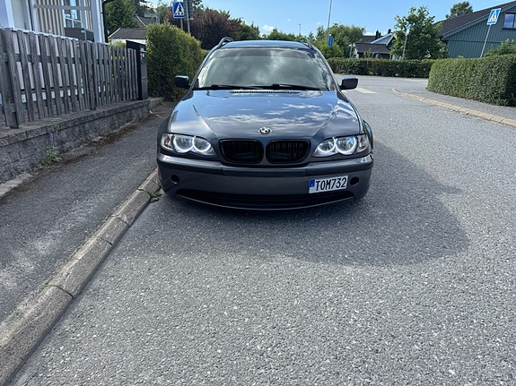 BMW 320i 7 of 14