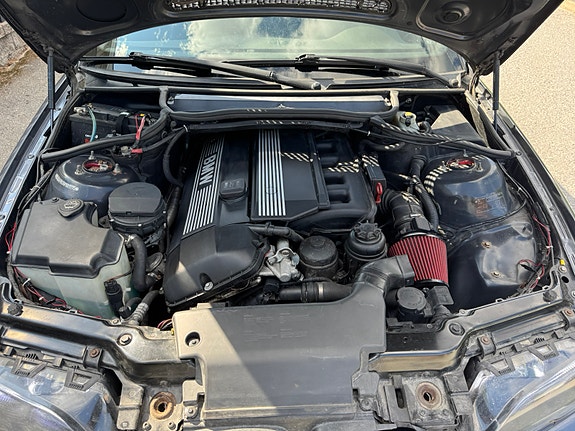 BMW 320i 8 of 14