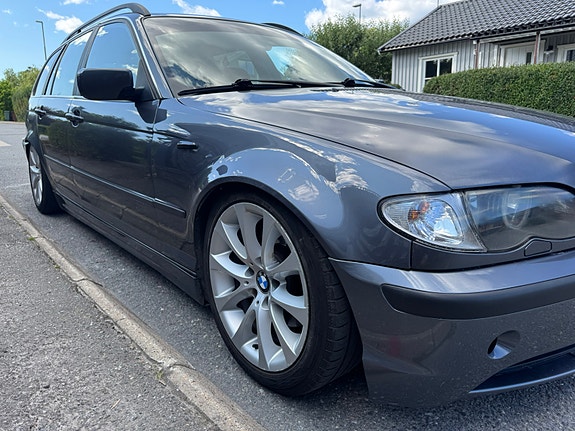 BMW 320i 4 of 14
