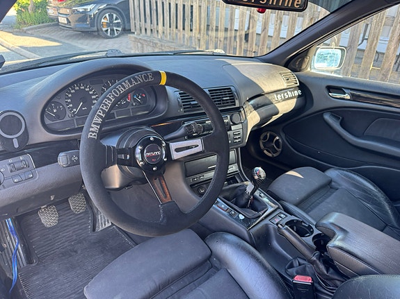 BMW 320i 10 of 14