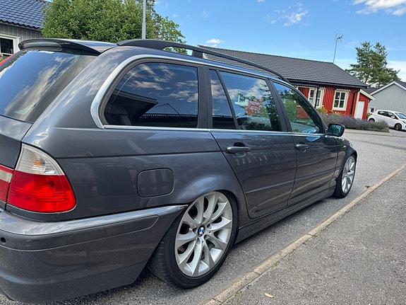 BMW 320i 3 of 14