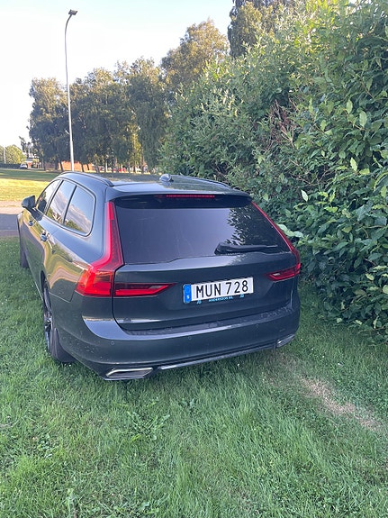 Volvo V90 2 of 4
