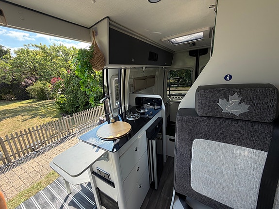 Ahorn Van 550 / Plåtis / 150 hk / Automat / Litiumbatteri / Solcell / Luftfjädring 18 of 20