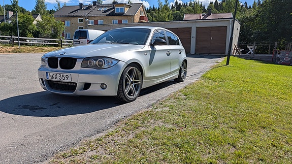 BMW 120d 2 of 5