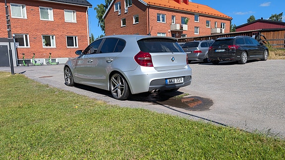 BMW 120d 4 of 5