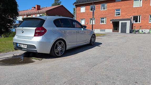 BMW 120d 3 of 5