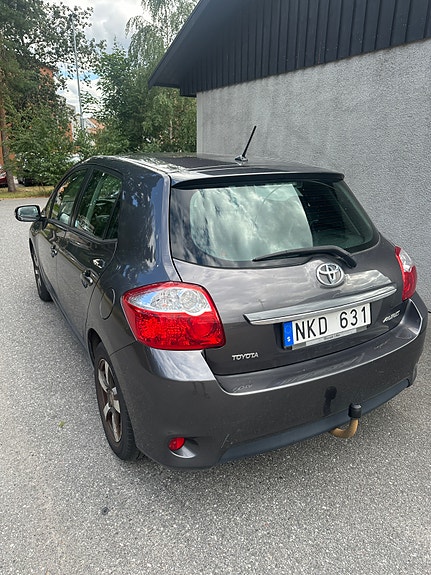 Toyota Auris 2 of 13