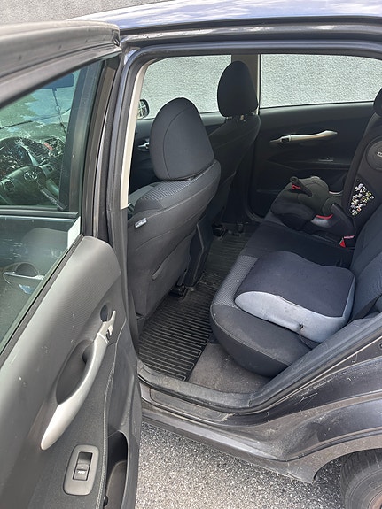 Toyota Auris 6 of 13