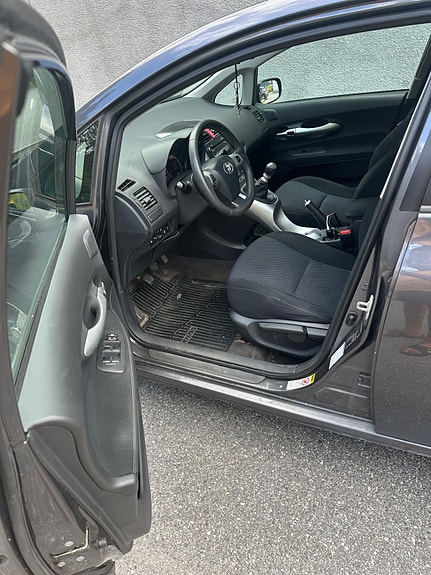 Toyota Auris 9 of 13