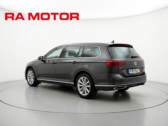 Volkswagen Passat 4 of 27